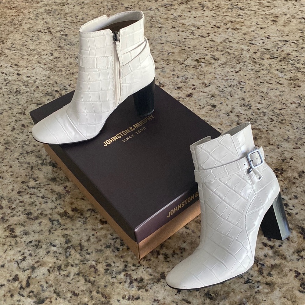 Johnston & Murphy white croc embossed leather booties, size 7.5